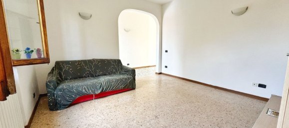 3 rooms House in Poggio a Caiano, Italy No. 45969 17