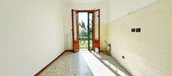 3 rooms House in Poggio a Caiano, Italy No. 45969 22