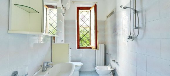 3 rooms House in Poggio a Caiano, Italy No. 45969 32