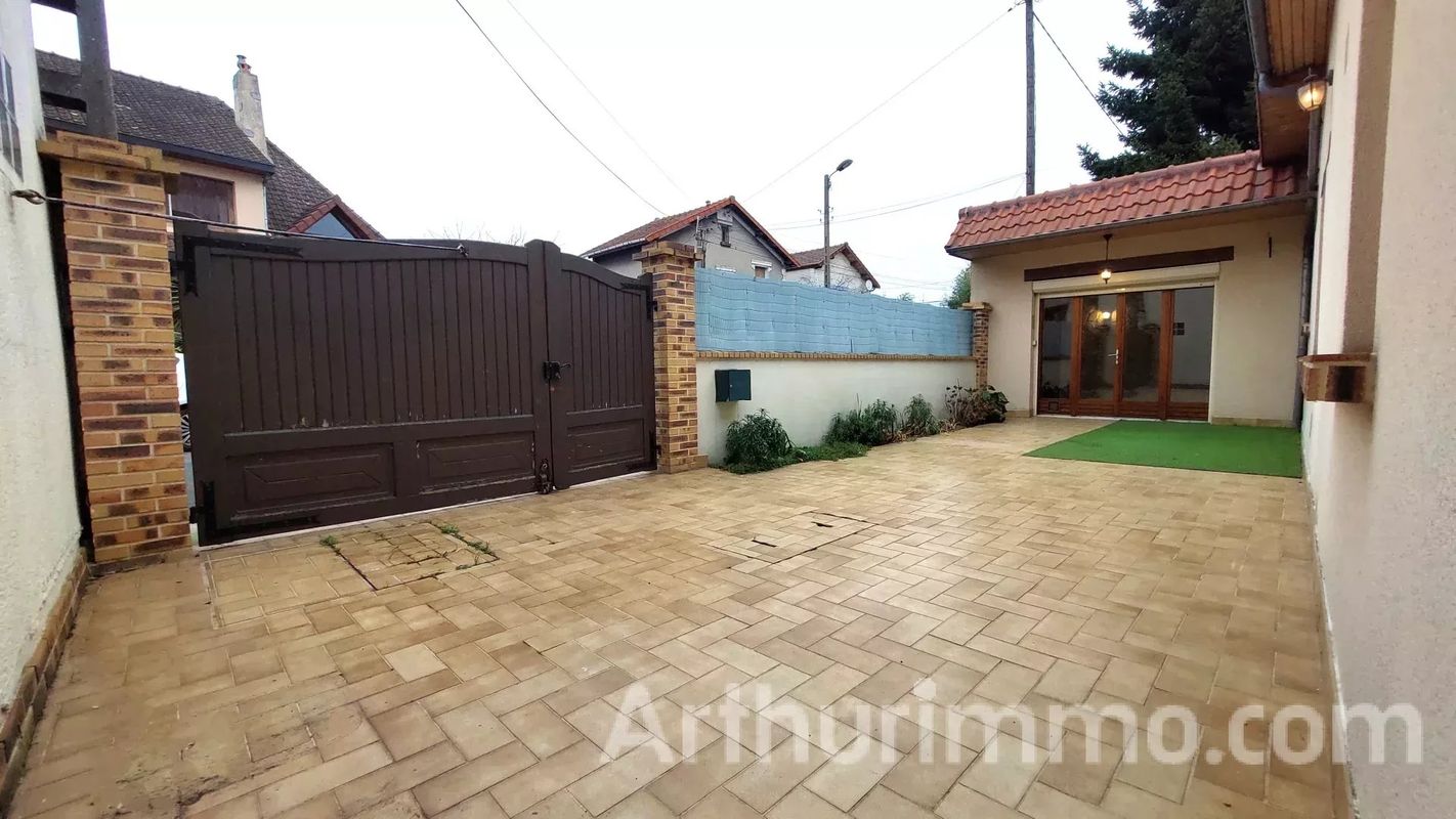 2 bedrooms House in Livry-Gargan, France No. 119384