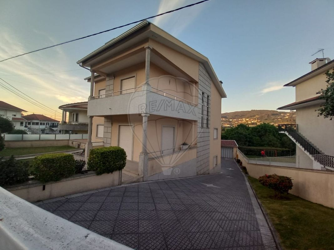 3 bedrooms House in Polvoreira, Portugal No. 38000