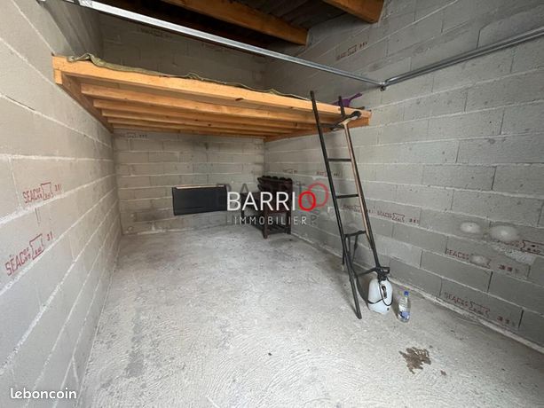  Parking in Saint-Cyprien, France No. 313995