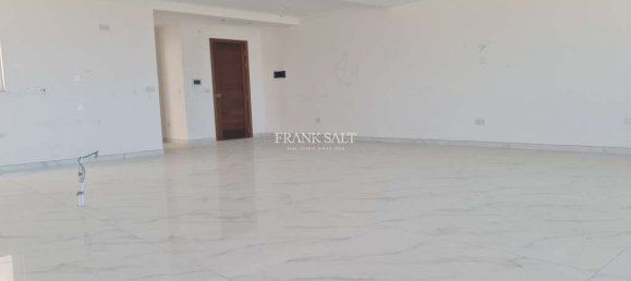 123m² Shop in Mellieha, Malta No. 12651 3