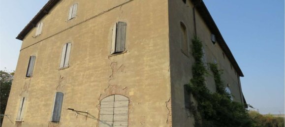 10 rooms House in Carpi, Italy No. 74270 10