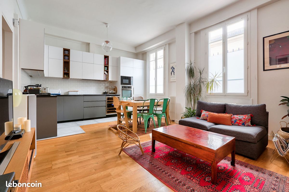 2 bedrooms Apartment in Seine-Saint-Denis, France No. 180813