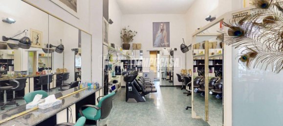 2 rooms Commercial property in Turin, Italy No. 274829 5