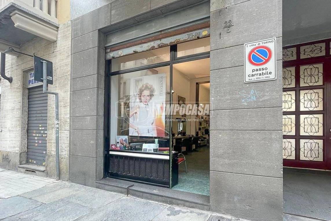 2 rooms Commercial property in Turin, Italy No. 274829