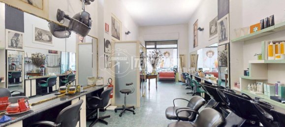 2 rooms Commercial property in Turin, Italy No. 274829 3