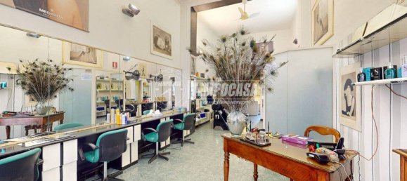 2 rooms Commercial property in Turin, Italy No. 274829 2