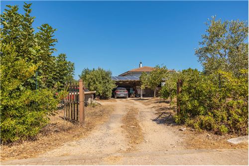 4 غرف نوم منزل في Sassari, Italy رقم 290202