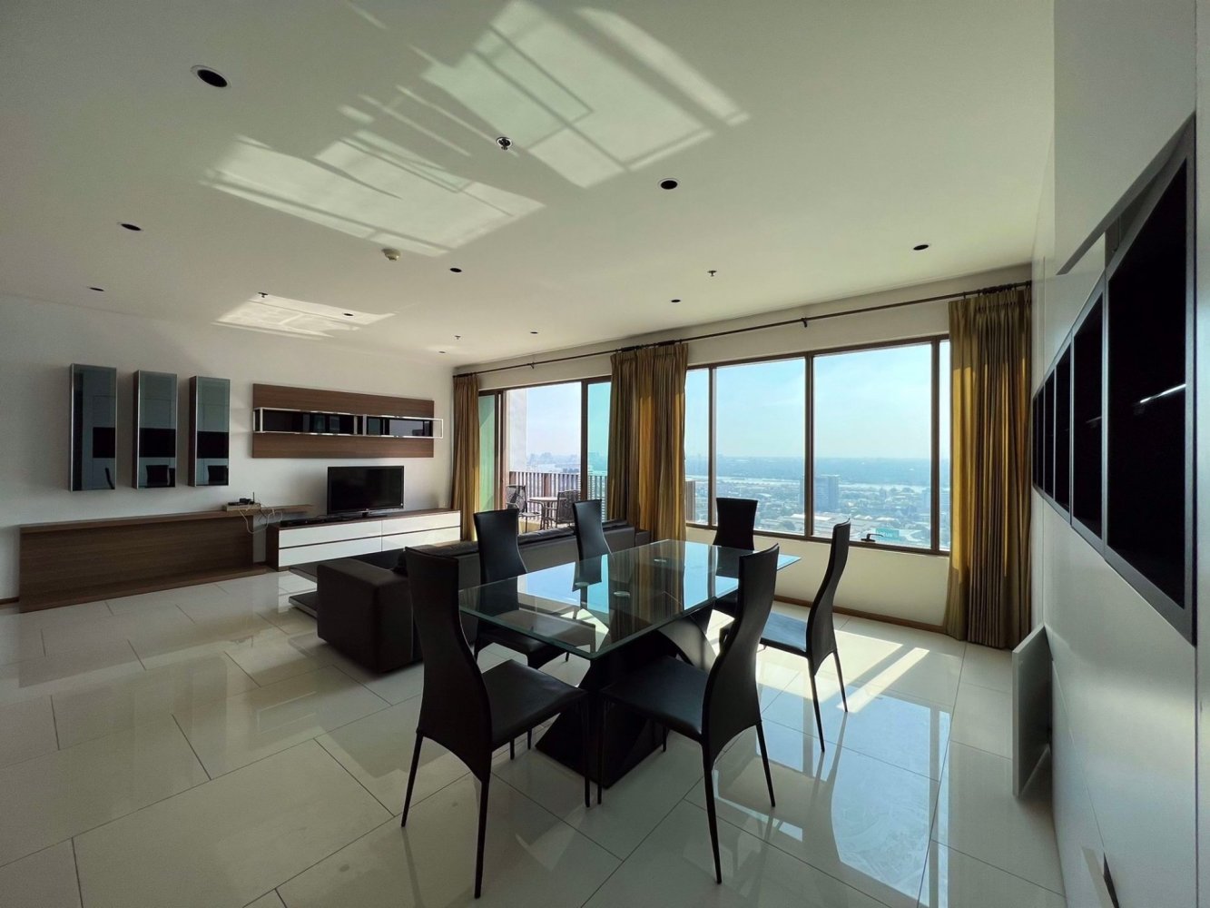3 bedrooms Condo in The Emporio Place Bangkok, Thailand No. 25887