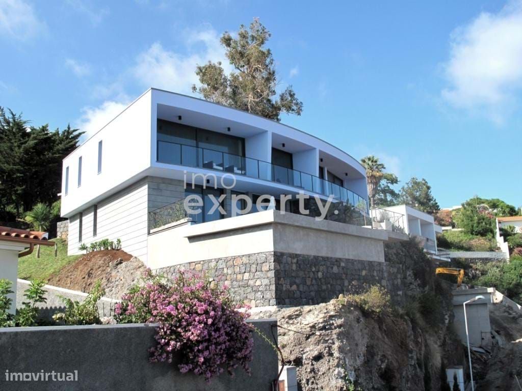 3 bedrooms Villa in Canico, Portugal No. 142031