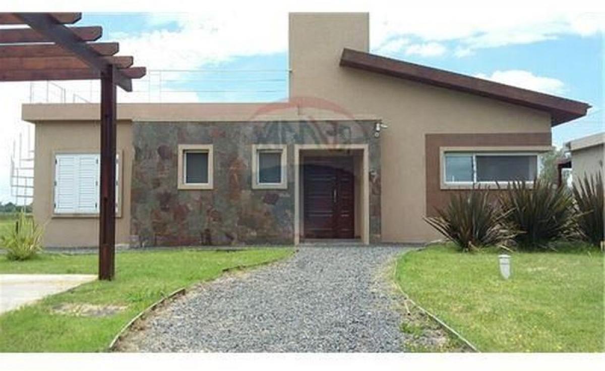 3 bedrooms House in Lobos, Argentina No. 17432