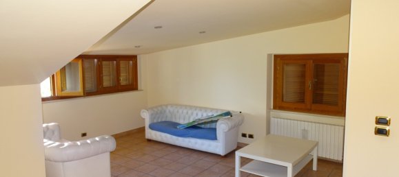 3 Schlafzimmer Villa in Monterubbiano, Italy, Nr. 73476 6