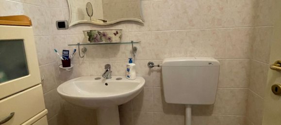 5 bedrooms House in Castelnovo di Sotto, Italy No. 325568 6