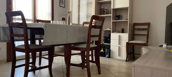 5 bedrooms House in Castelnovo di Sotto, Italy No. 325568 8