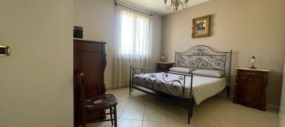 5 bedrooms House in Castelnovo di Sotto, Italy No. 325568 16