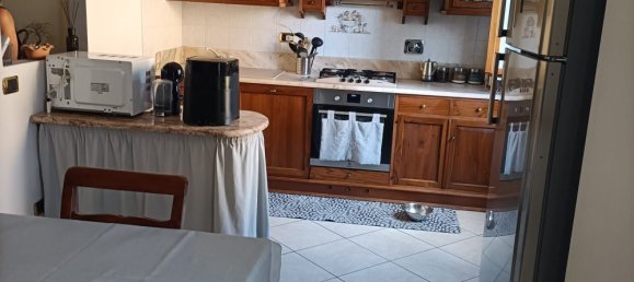 5 bedrooms House in Castelnovo di Sotto, Italy No. 325568 10