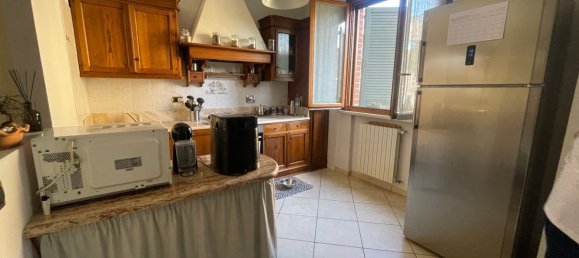 5 bedrooms House in Castelnovo di Sotto, Italy No. 325568 9