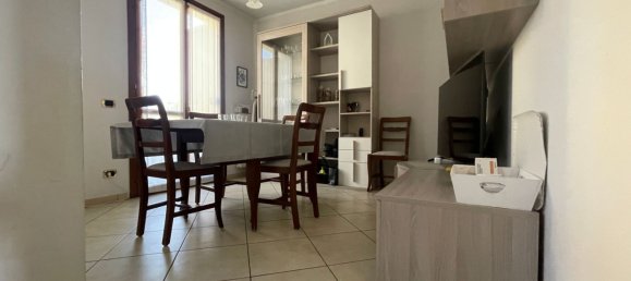 5 bedrooms House in Castelnovo di Sotto, Italy No. 325568 7