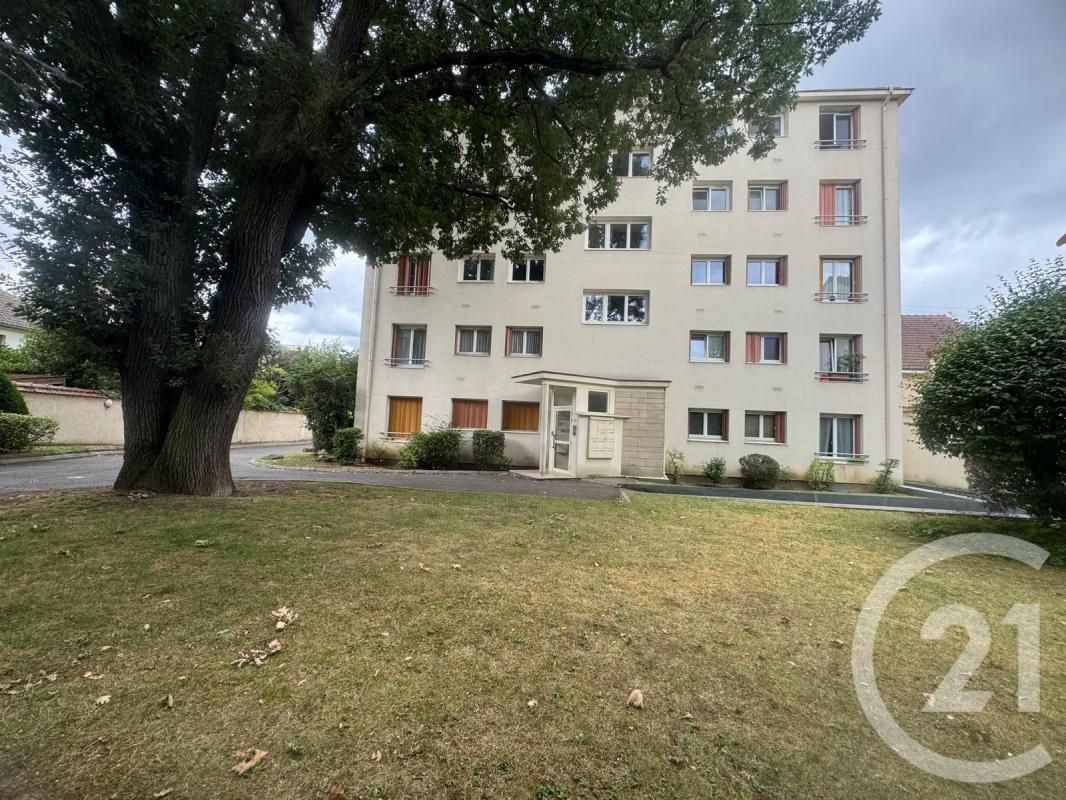 2 bedrooms Apartment in Saint-Maur-des-Fosses, France No. 294854