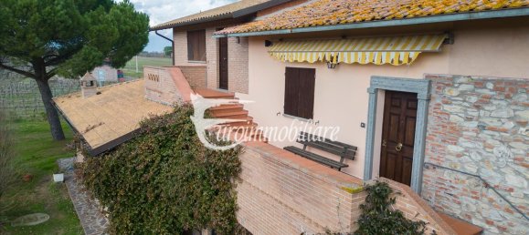 7 rooms House in Castiglione del Lago, Italy No. 110539 18