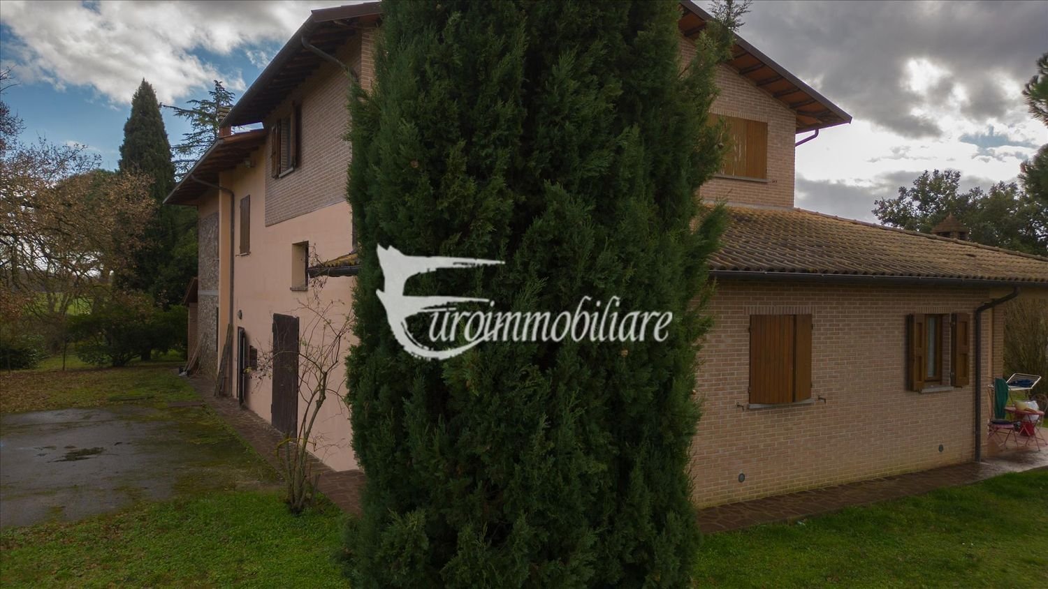 7 rooms House in Castiglione del Lago, Italy No. 110539