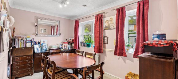 3 Schlafzimmer Haus in Horley, United Kingdom, Nr. 992 6