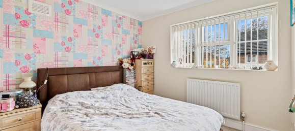 3 Schlafzimmer Haus in Horley, United Kingdom, Nr. 992 7