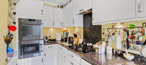 3 Schlafzimmer Haus in Horley, United Kingdom, Nr. 992 2