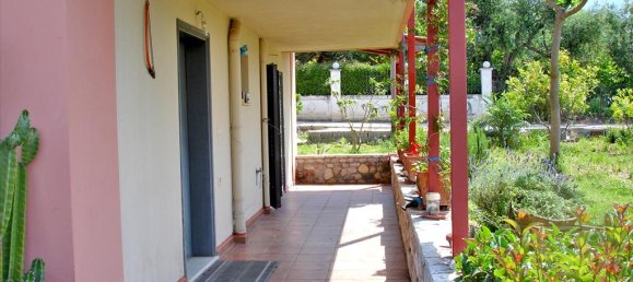 Коммерческая недвижимость с 4 спальнями в Ахайя, Греция № 7770 5