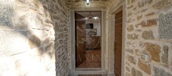 4 bedrooms House in Cortona, Italy No. 173794 9