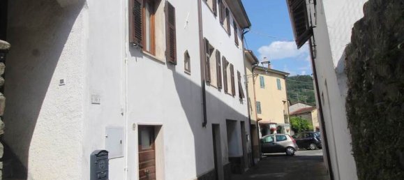 3 bedrooms House in Licciana Nardi, Italy No. 91284 5