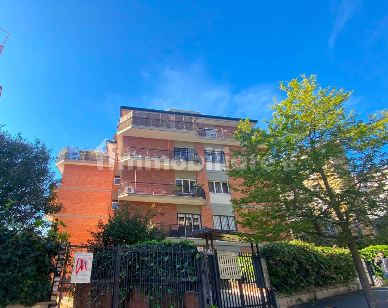 Офис с 3 комнатами в Рим, Италия № 195590