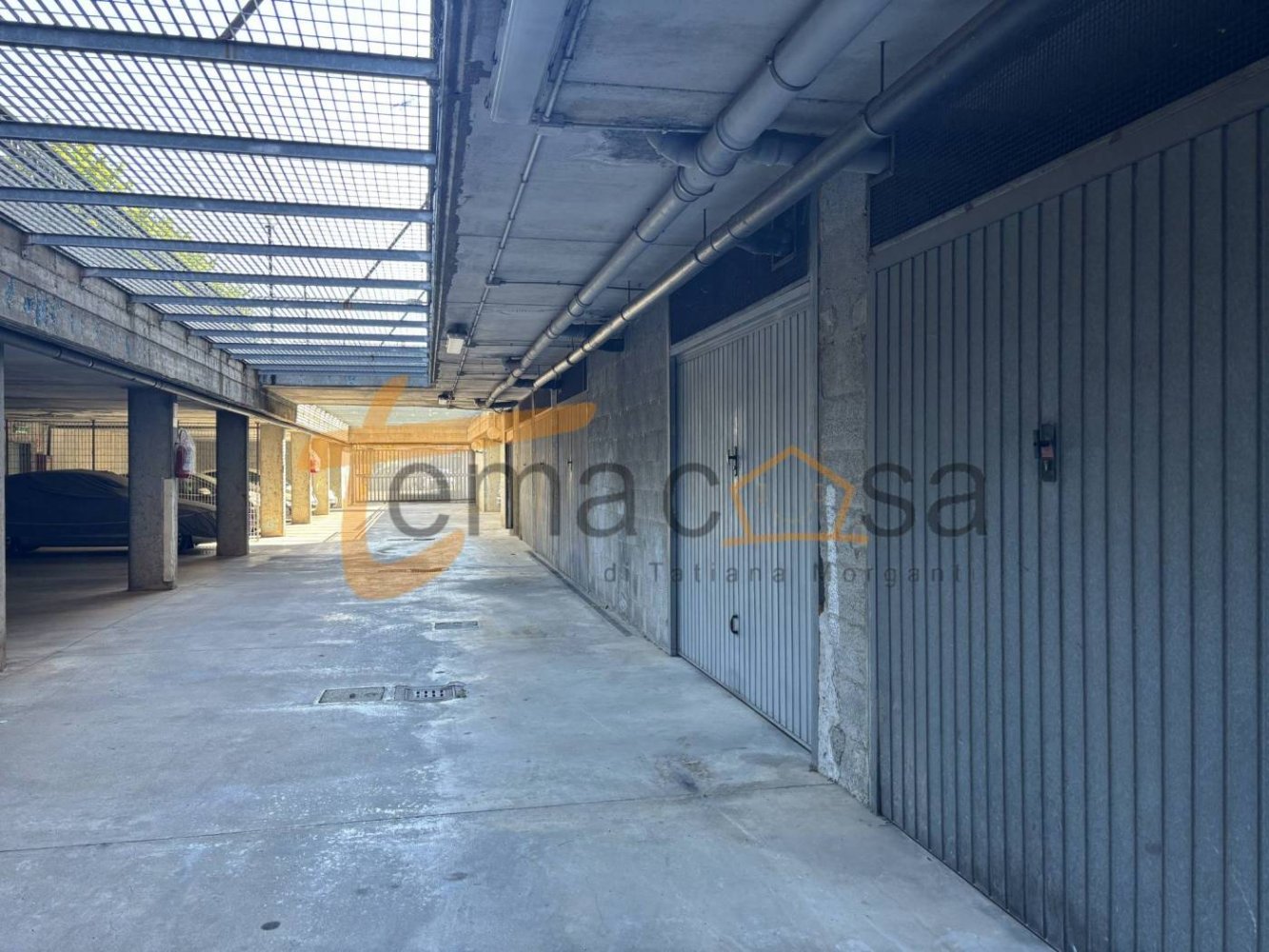 97m² Warehouse in Rome, Italy No. 370157