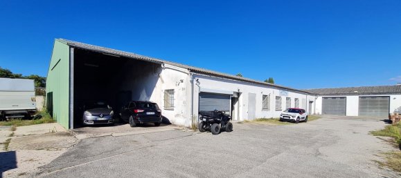 835m² Commercial property in Romans-sur-Isere, France No. 196174 8