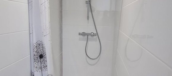 835m² Commercial property in Romans-sur-Isere, France No. 196174 2