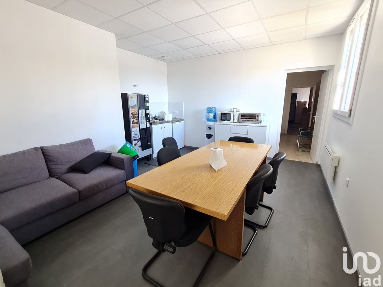 835m² Commercial property in Romans-sur-Isere, France No. 196174