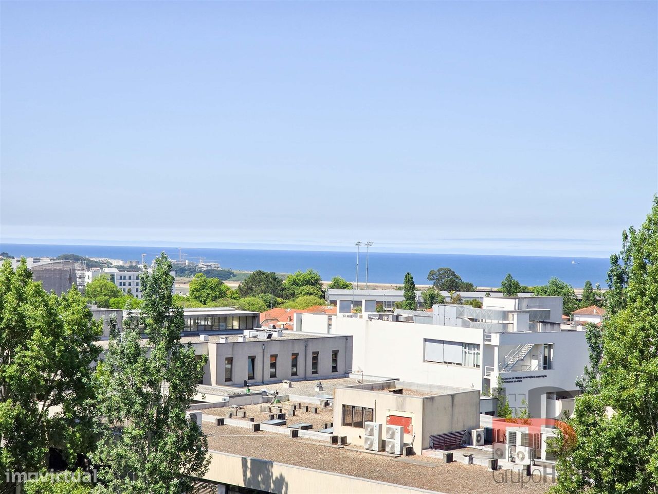 3 bedrooms Apartment in Porto, Portugal No. 236023