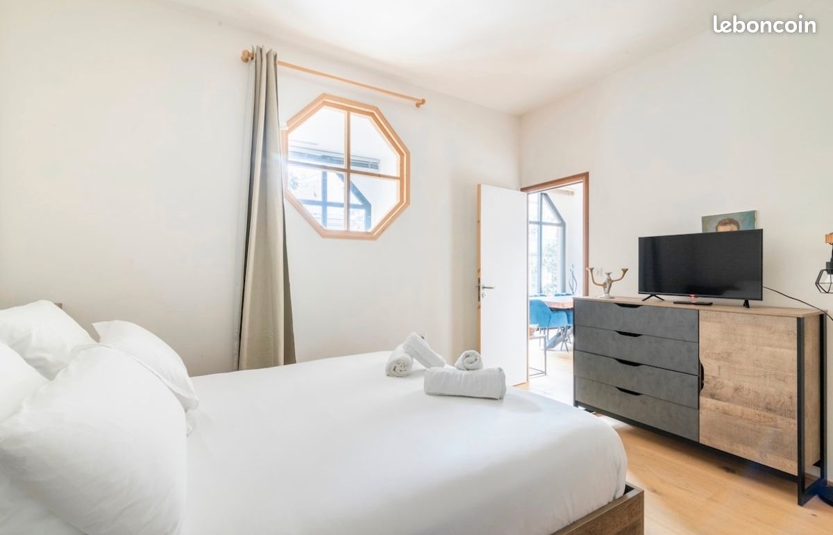 Apartamento de 2 dormitorios en Vichy, France No. 290534