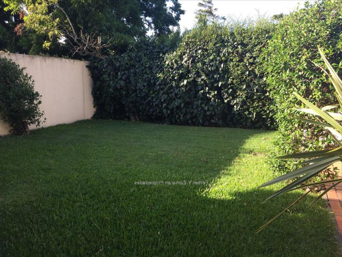 3 bedrooms House in Montevideo, Uruguay No. 10370