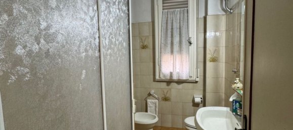 5 rooms Apartment in Florence, Italy No. 133874 10