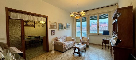 5 rooms Apartment in Florence, Italy No. 133874 3