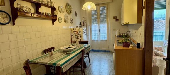 5 rooms Apartment in Florence, Italy No. 133874 2