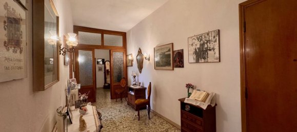5 rooms Apartment in Florence, Italy No. 133874 5