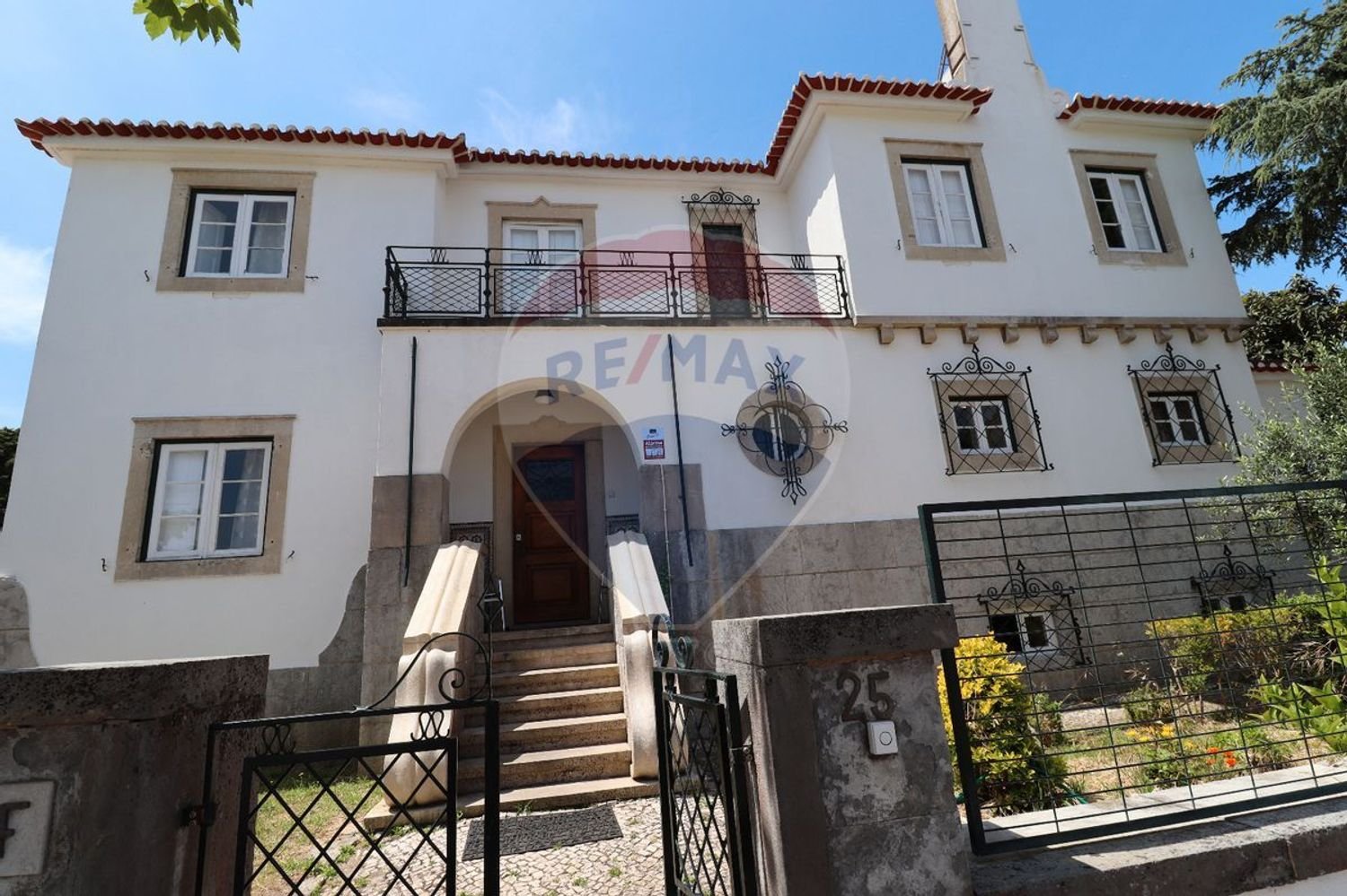 17 bedrooms House in Lisbon, Portugal No. 170038