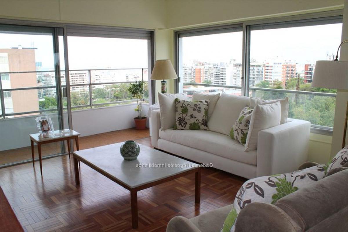 Apartamento de 3 dormitorios en Montevideo, Uruguay No. 11070