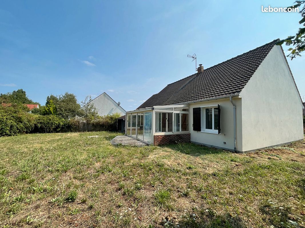 3 bedrooms House in Checy, France No. 158433