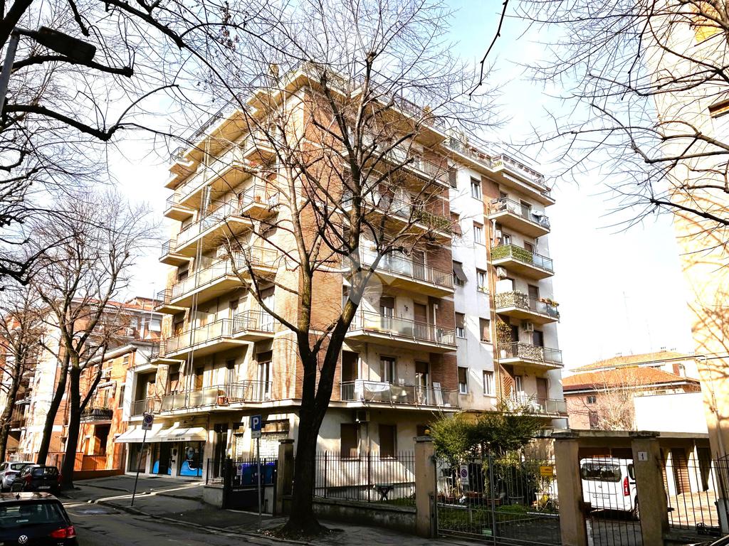2 bedrooms Apartment in Parma, Italy No. 138699