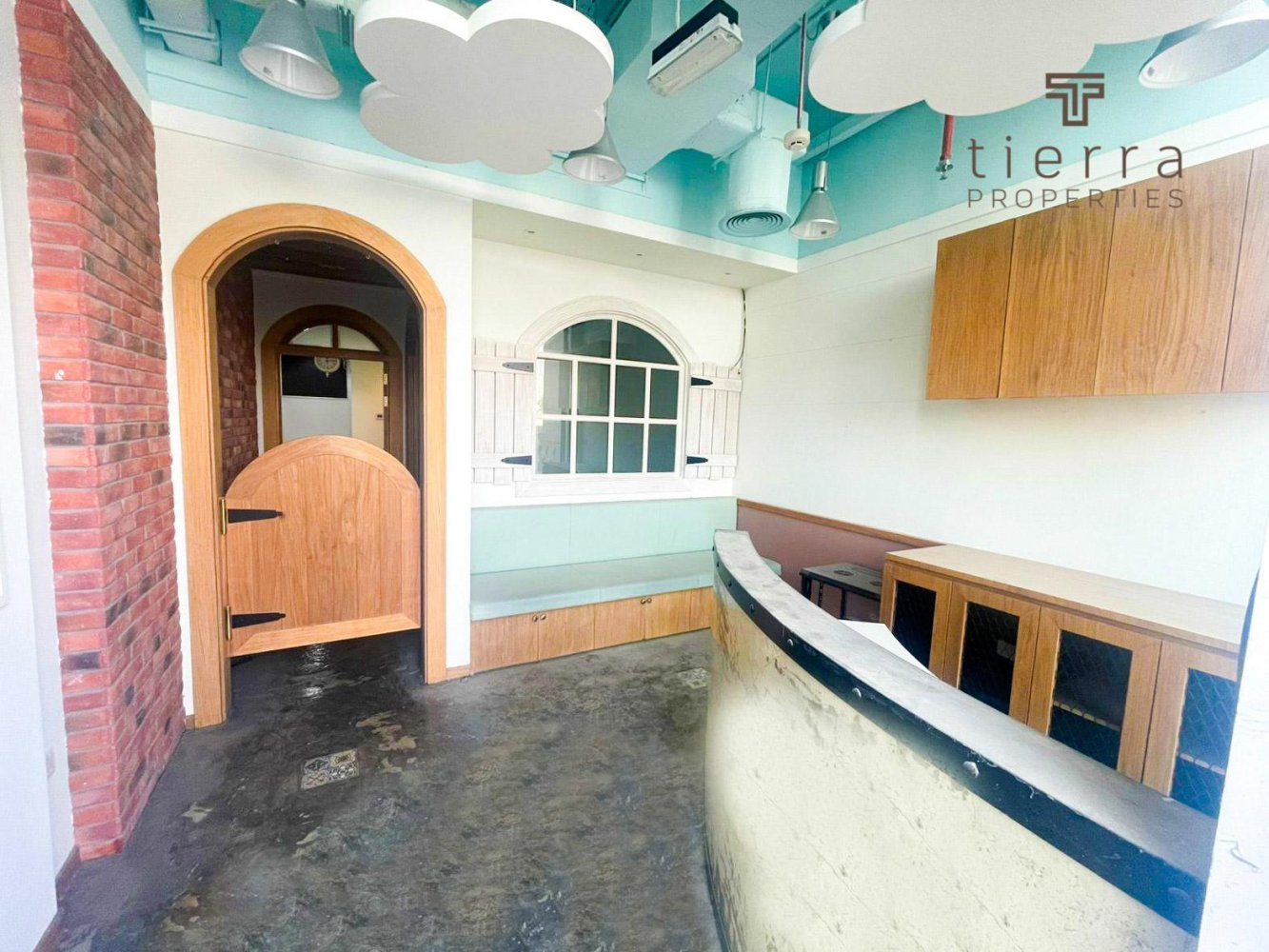 Magasin à Dubai Sports City, UAE 88.3m² No. 41575